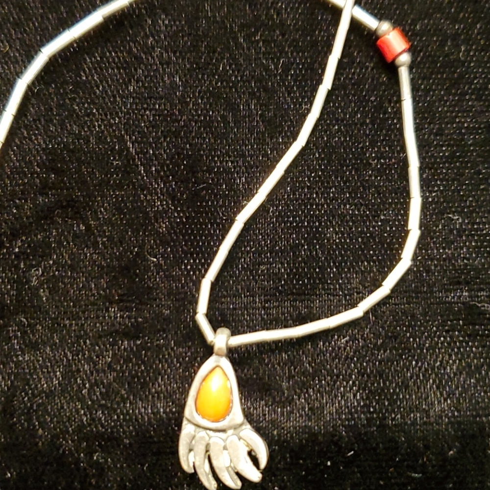 Silver coral bearpaw necklace - Picture 2 of 3
